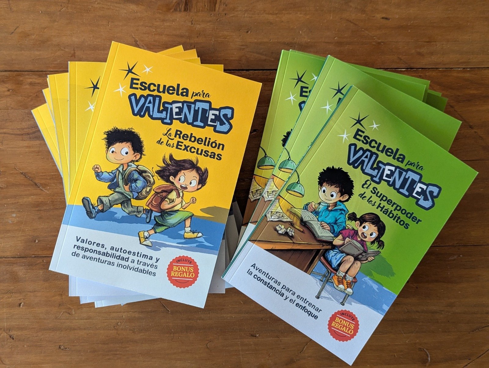 Interior y portada del libro La Rebelión de las Excusas